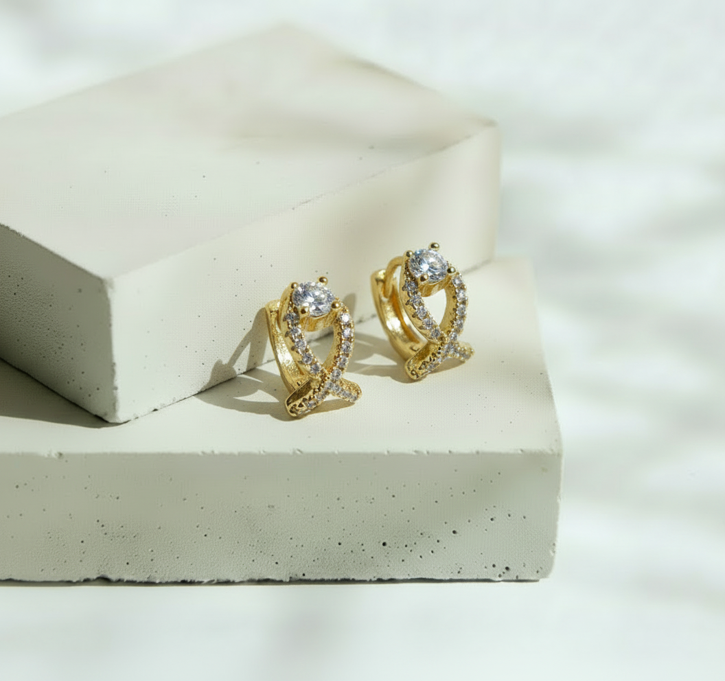 Huggie Dorada Cruzada con Brillo - Acero Inoxidable