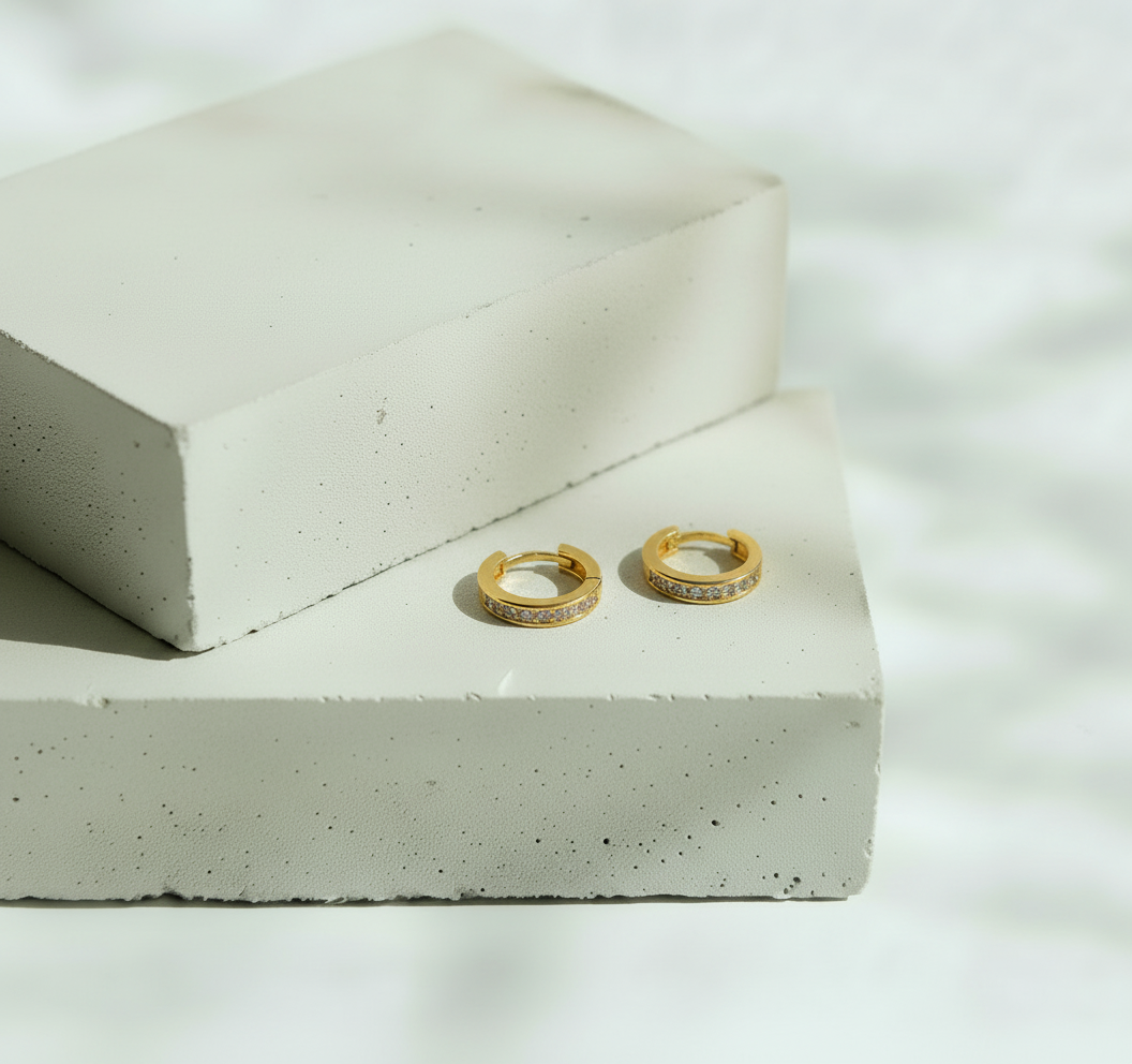 Huggies Doradas con 7 Mini Brillos Centrales - Acero Inoxidable