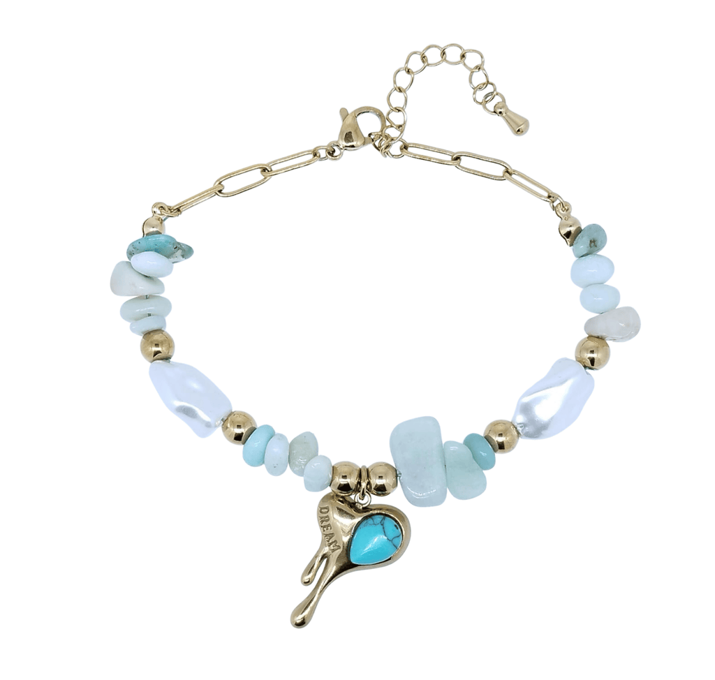 Pulsera de Piedras en tono Perla y Azul Suave con Dije de Corazón Dorado en Gota - Acero Inoxidable