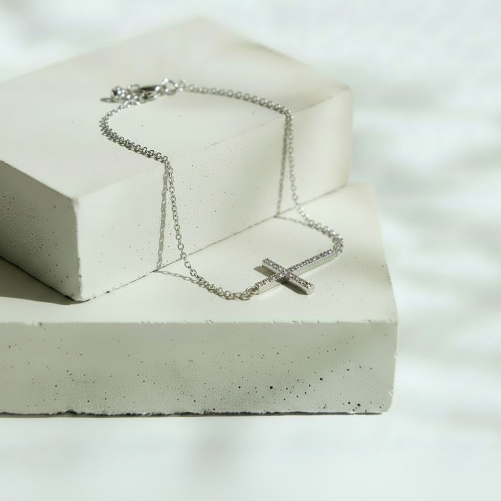 Pulsera Plateada Cruz Delgada con Brillos – Plata Italiana