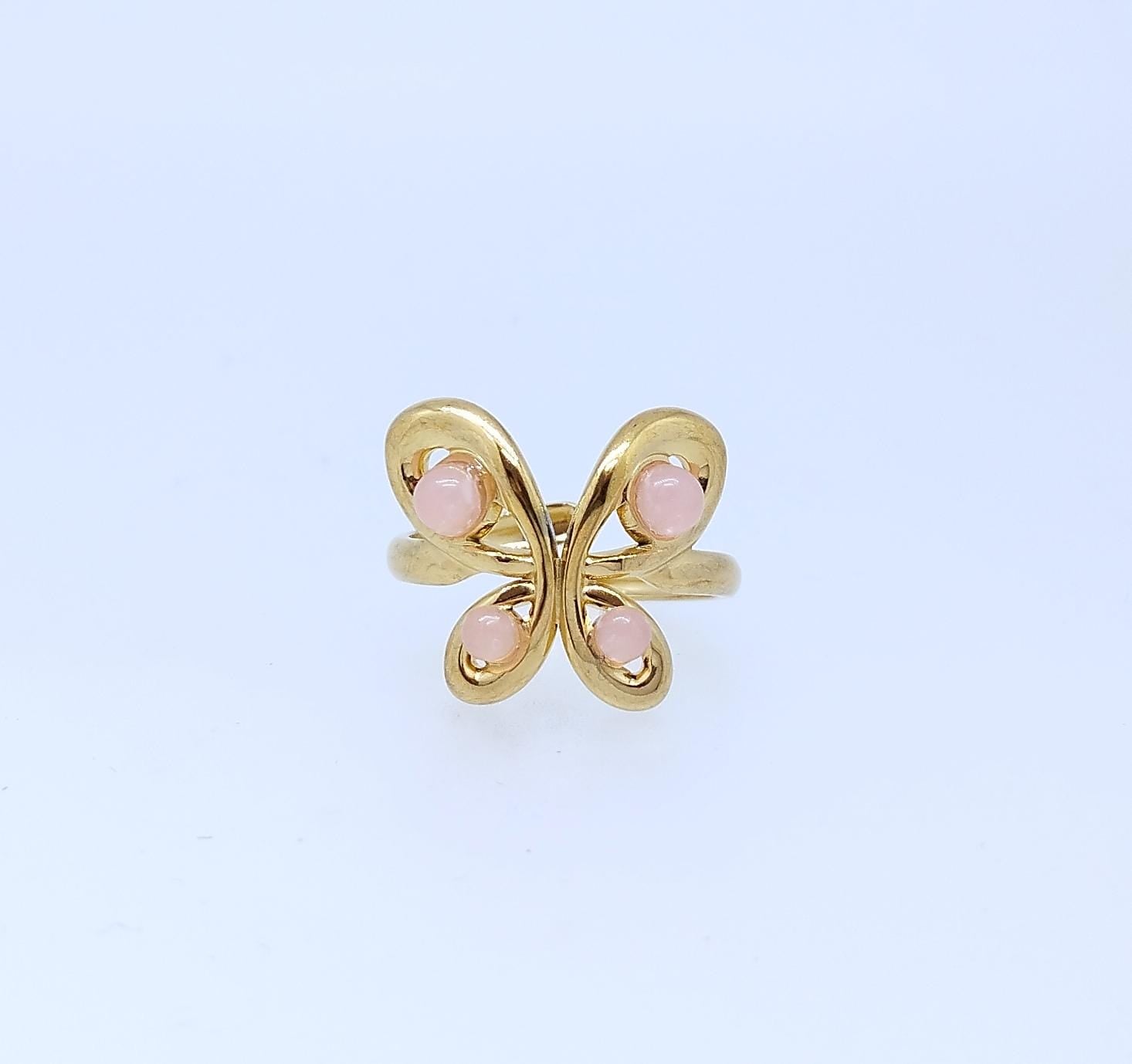 Anillo acero Dorado  Mariposa Con Piedritas color rosa Unitalla