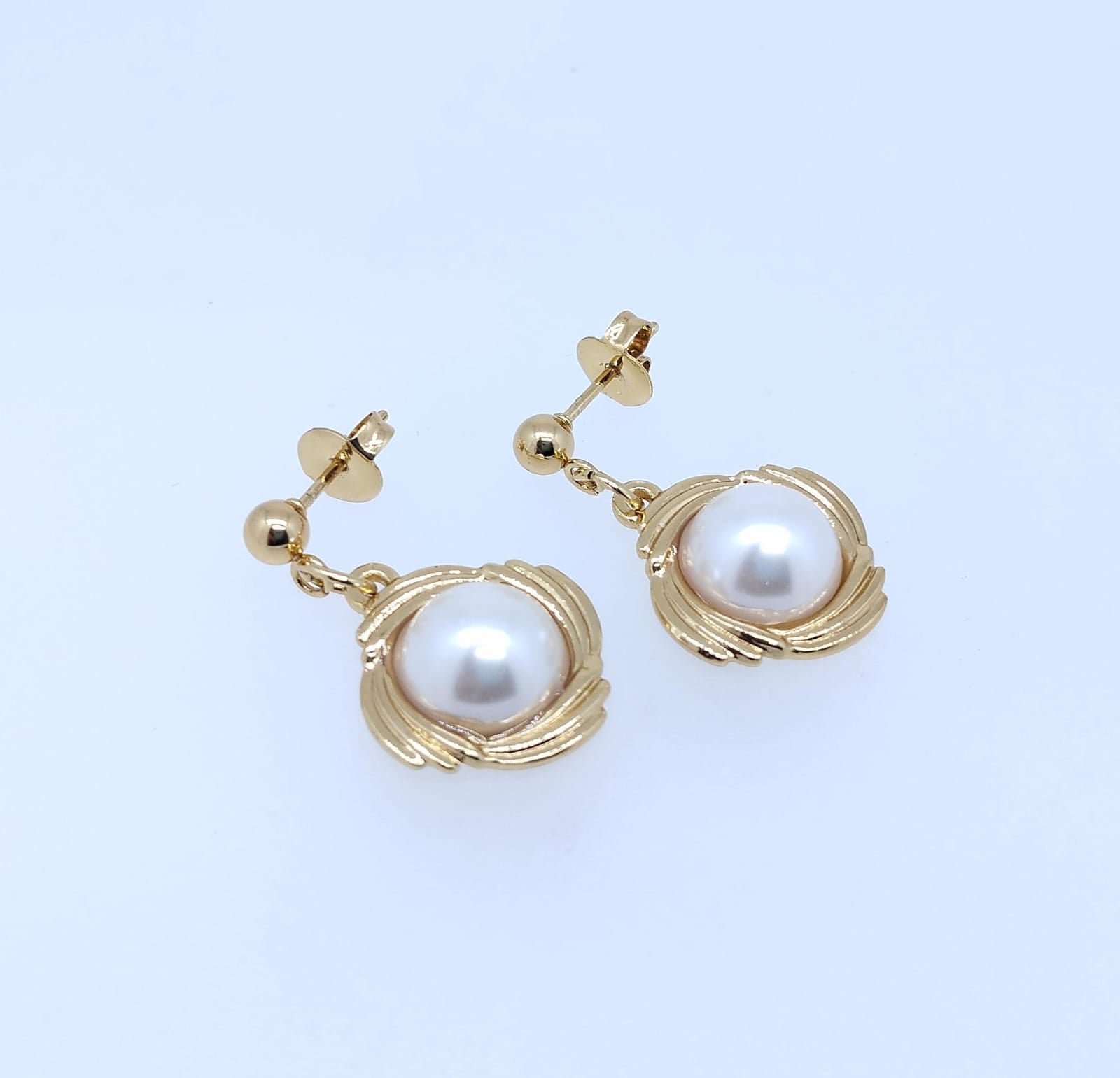 Aretes Acero Dorado Circulo Con Bolita color Perla