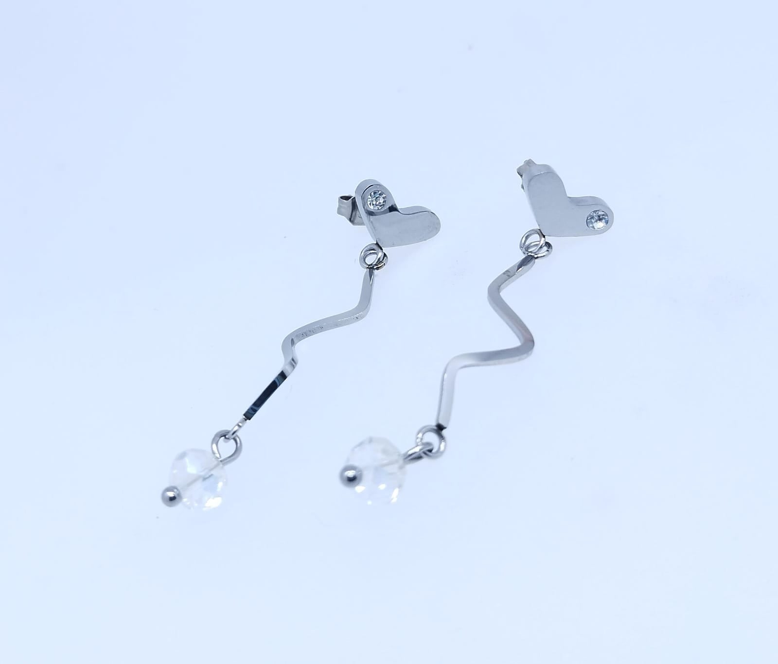 Arete Acero Color Plata Corazon con silueta colgante